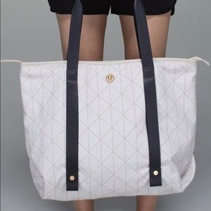 ISO Lululemon Summer Lovin’ Tote in Palm White